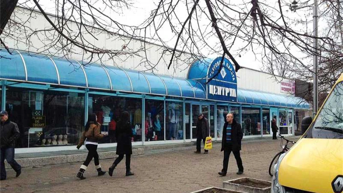 Депутатът, дарен от дъщеря си с 1,5 млн. лв., купил част от площада в Силистра
