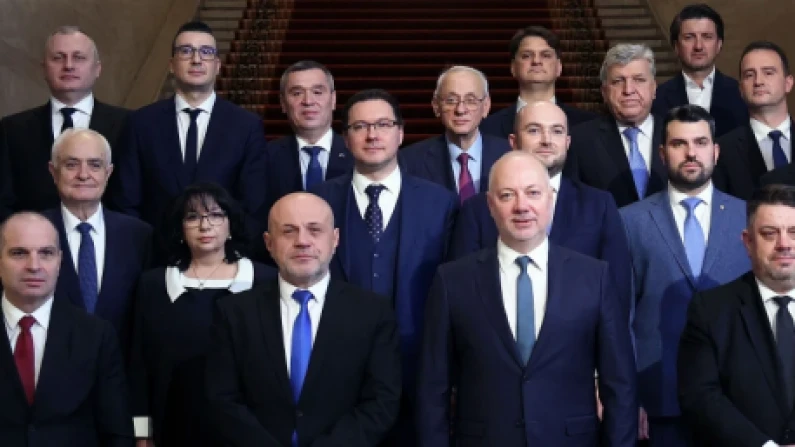 Правителството подаде оставка, следва нов "кабинет"