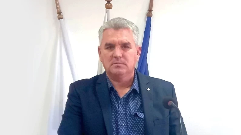 АДЕМ АДЕМ: Весели празници!