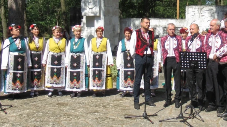 300 добруджанци и лудогорци пеят в памет на Димитрина Кунава в Алеково