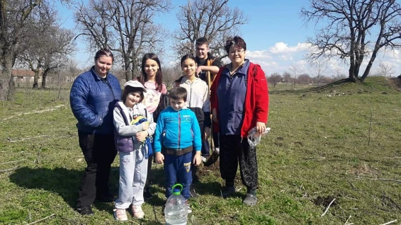 28 дървета засадиха в тутраканското село Преславци за Деня на Земята