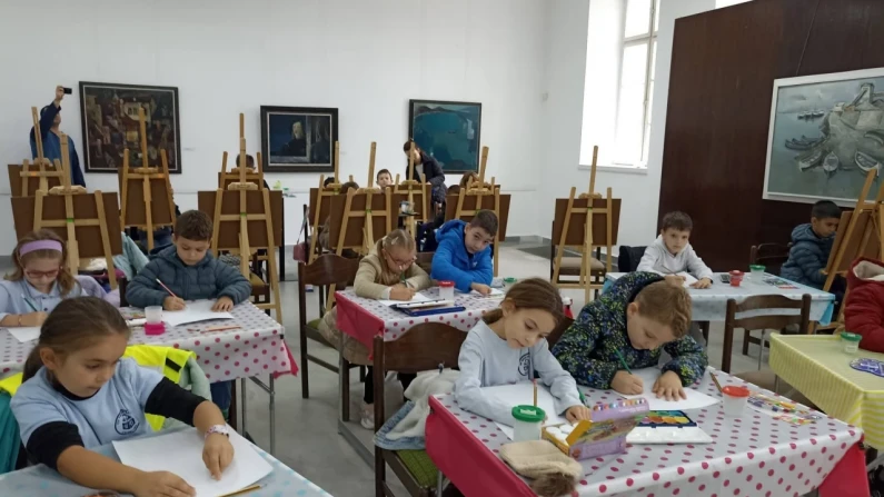 Урок по рисуване в Художествената галерия в Силистра