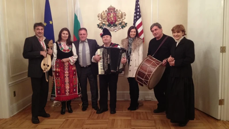 Спомняне за Стоян Дечев с коледарския му ръченик
