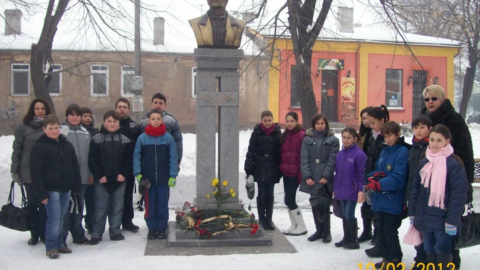 Възпитаниците на ПМГ "Св.Кл.Охридски" гр.Силистра почетоха и уважиха деня на Апостолът на свободата