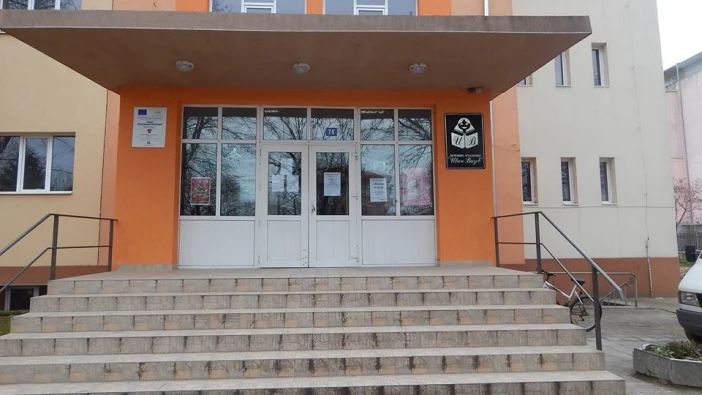 Боен пистолет изпадна от джоба на учител в час по история в Силистра